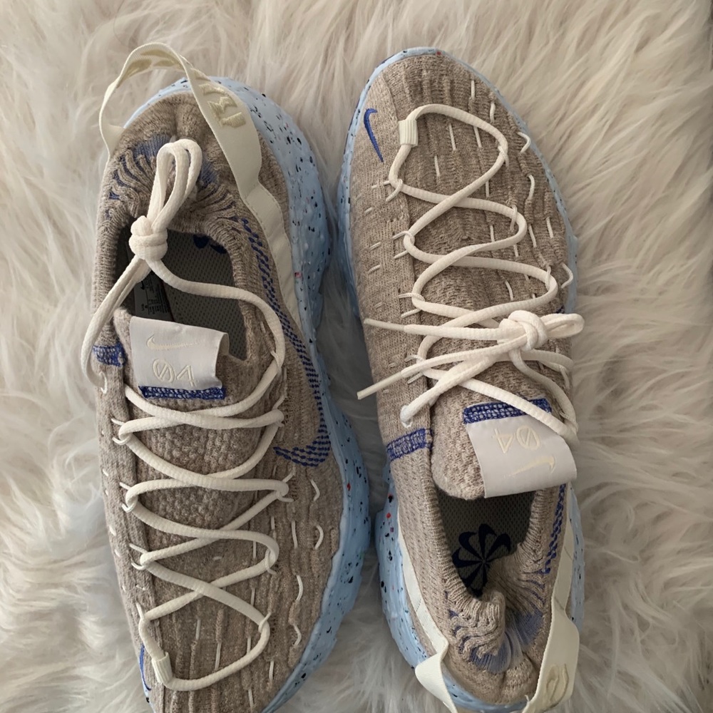Nike women’s space hippie 04